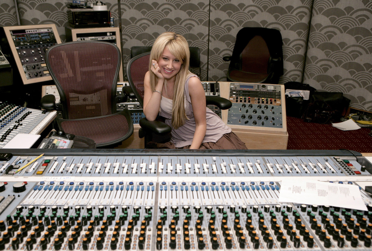 Ashley Tisdale: pic #130598