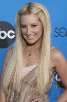 photo 28 in Ashley Tisdale gallery [id130665] 2009-01-30