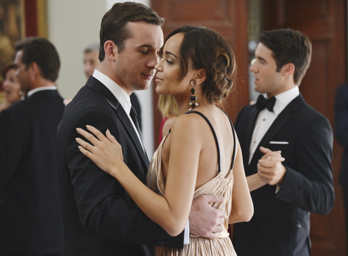 Barry Sloane : pic #783540