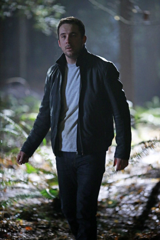 Barry Sloane : pic #856713