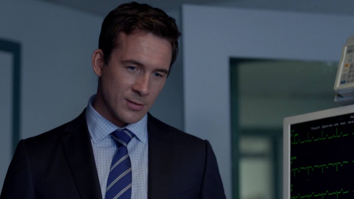 Barry Sloane : pic #1282029