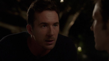 Barry Sloane  photo #