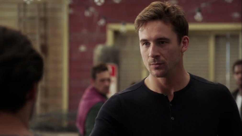 Barry Sloane : pic #1261204