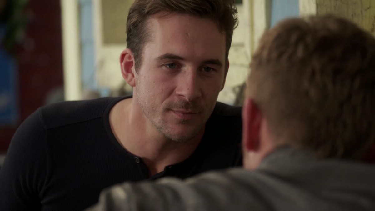 Barry Sloane : pic #1261208