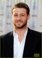 Ben McKenzie photo #