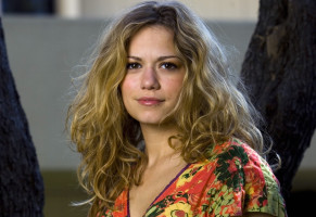 Bethany Joy Galeotti photo #