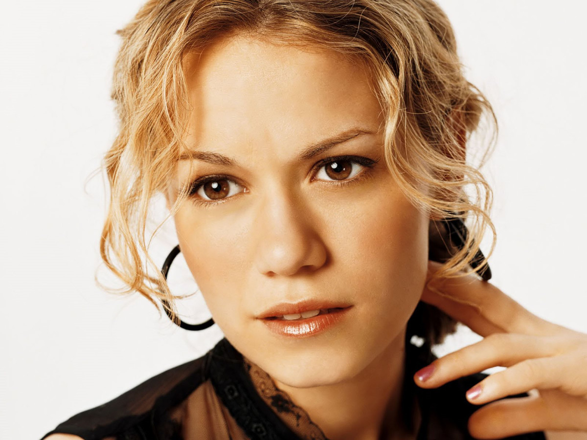 Bethany Joy Galeotti: pic #312045