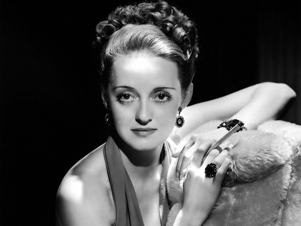 Bette Davis: pic #244339