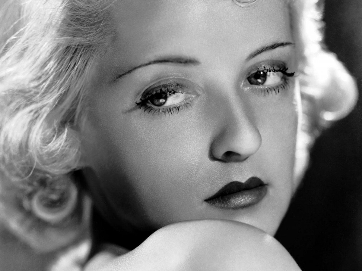 Bette Davis: pic #244340