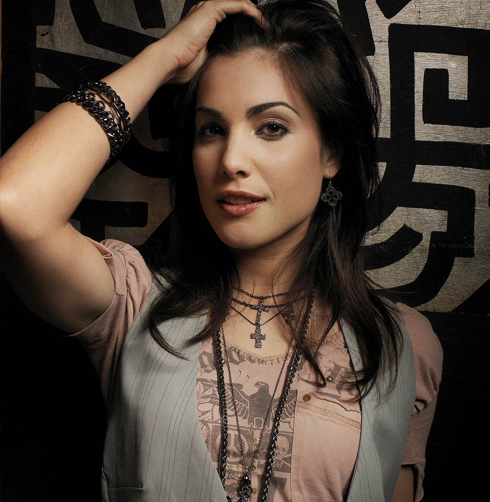 Carly Pope: pic #292653
