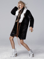 Caroline Trentini photo #