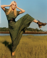 Caroline Trentini photo #