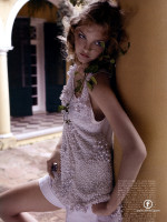 Caroline Trentini photo #