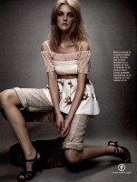 Caroline Trentini photo #