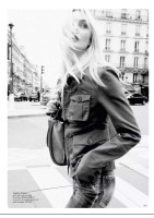 Caroline Trentini photo #