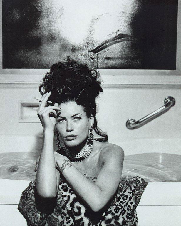 Carre Otis: pic #29100