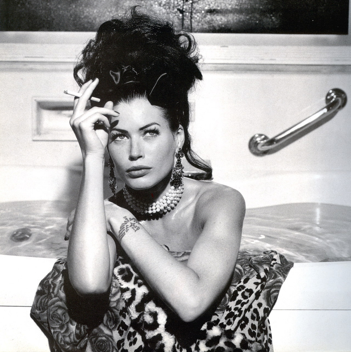 Carre Otis: pic #231417