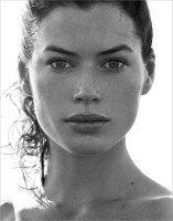 Carre Otis photo #