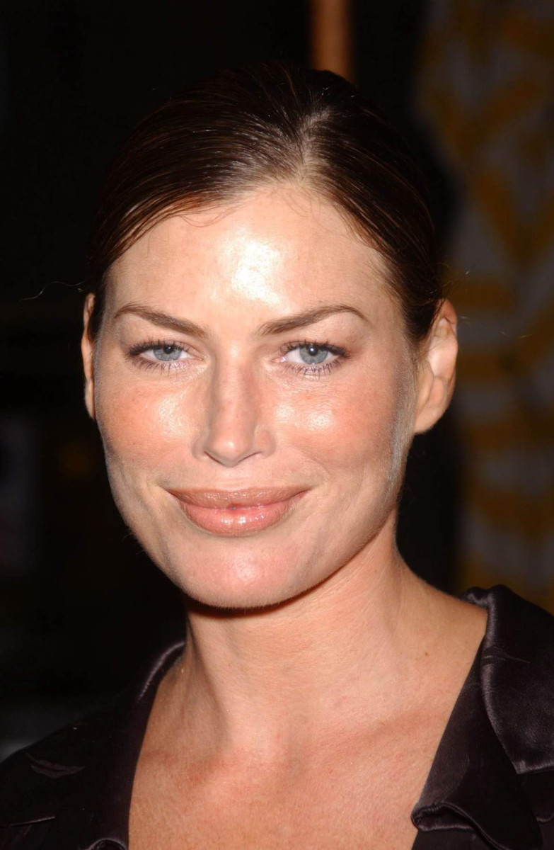 Carre Otis: pic #262428