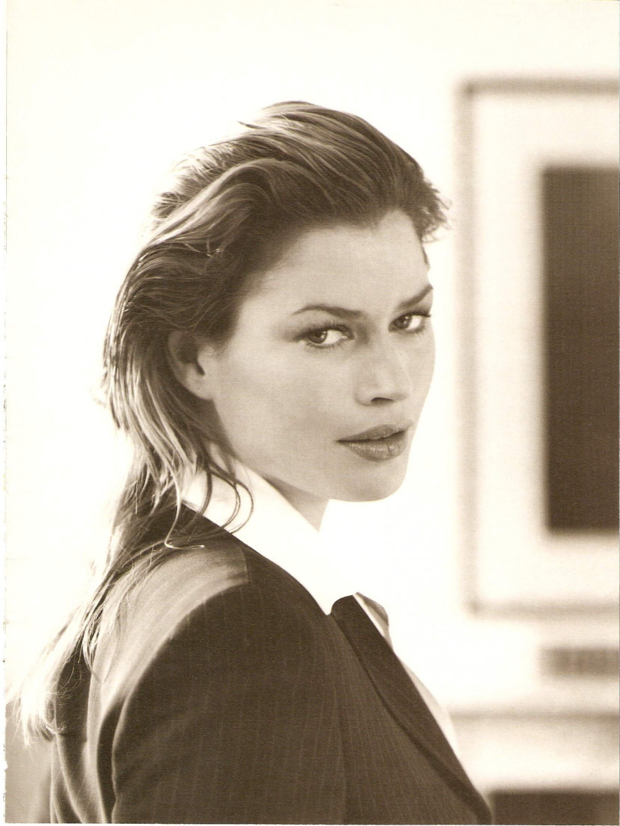 Carre Otis: pic #211029