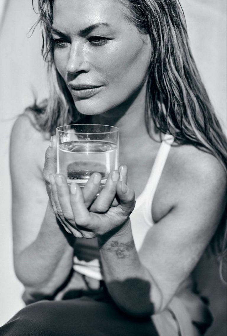 Carre Otis: pic #1321397
