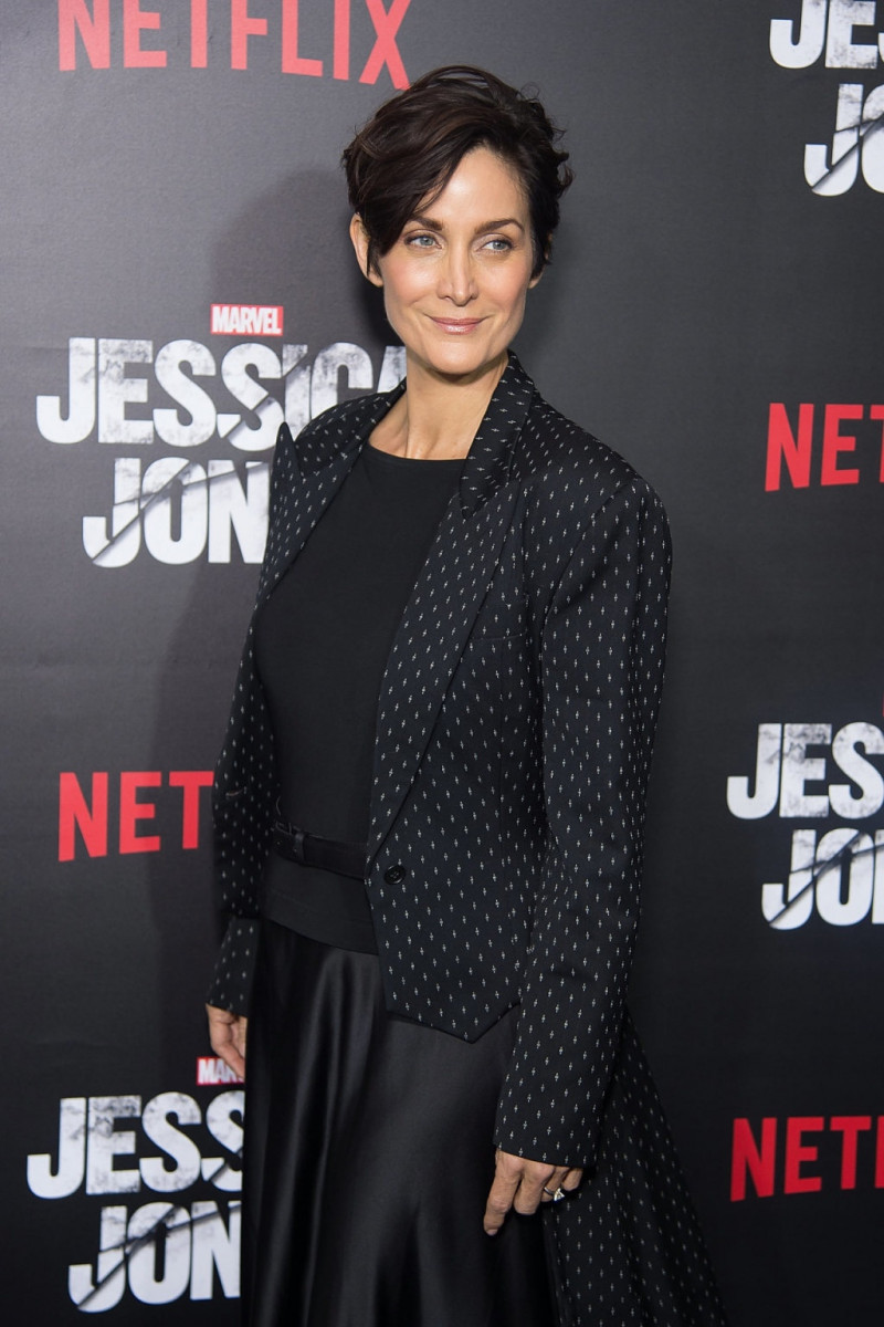 Carrie Anne Moss: pic #814053