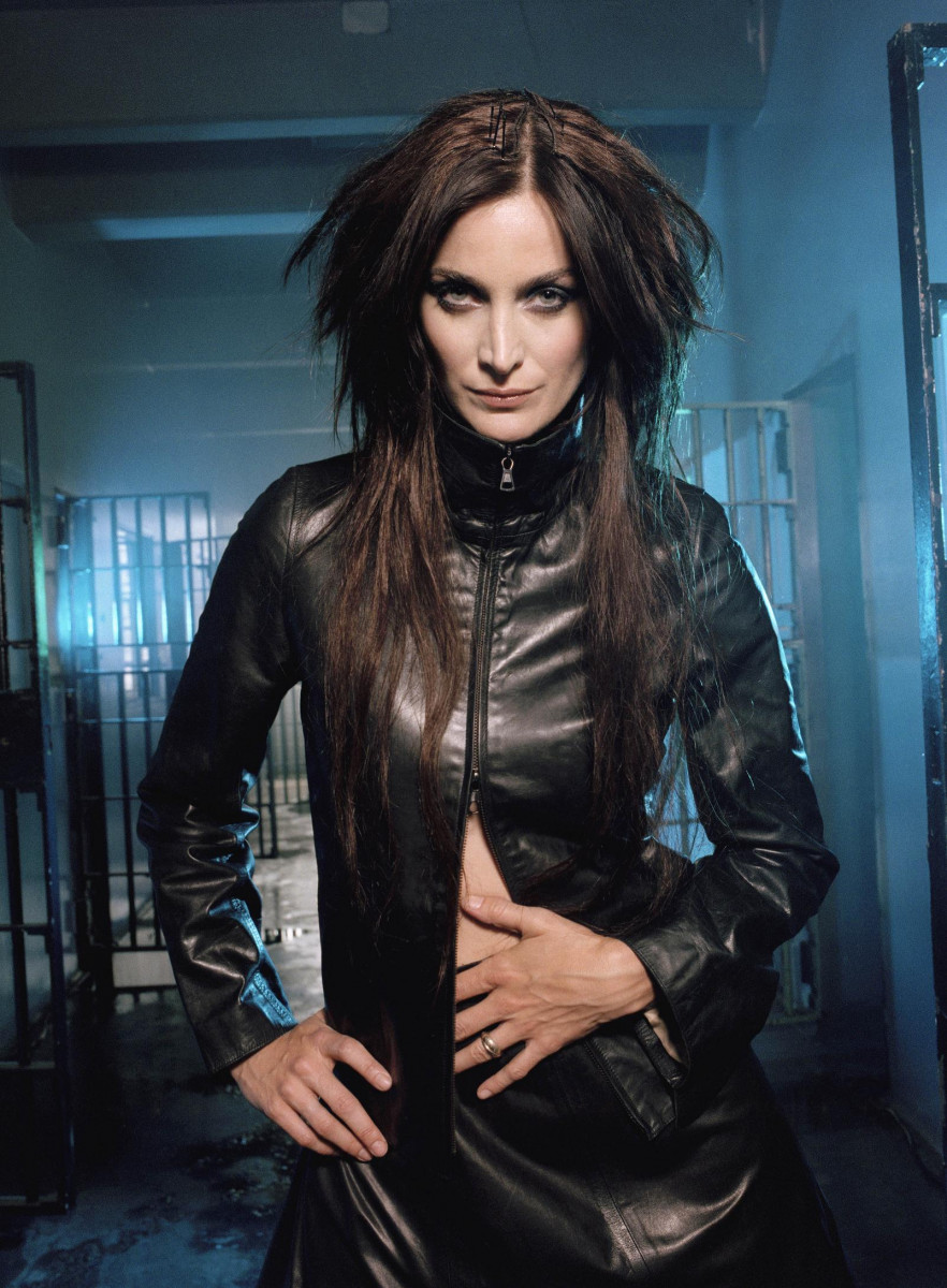 Carrie Anne Moss: pic #564595