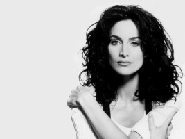 Carrie Anne Moss photo #