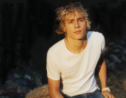 Charlie Hunnam photo #