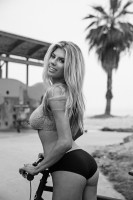 Charlotte Mckinney photo #