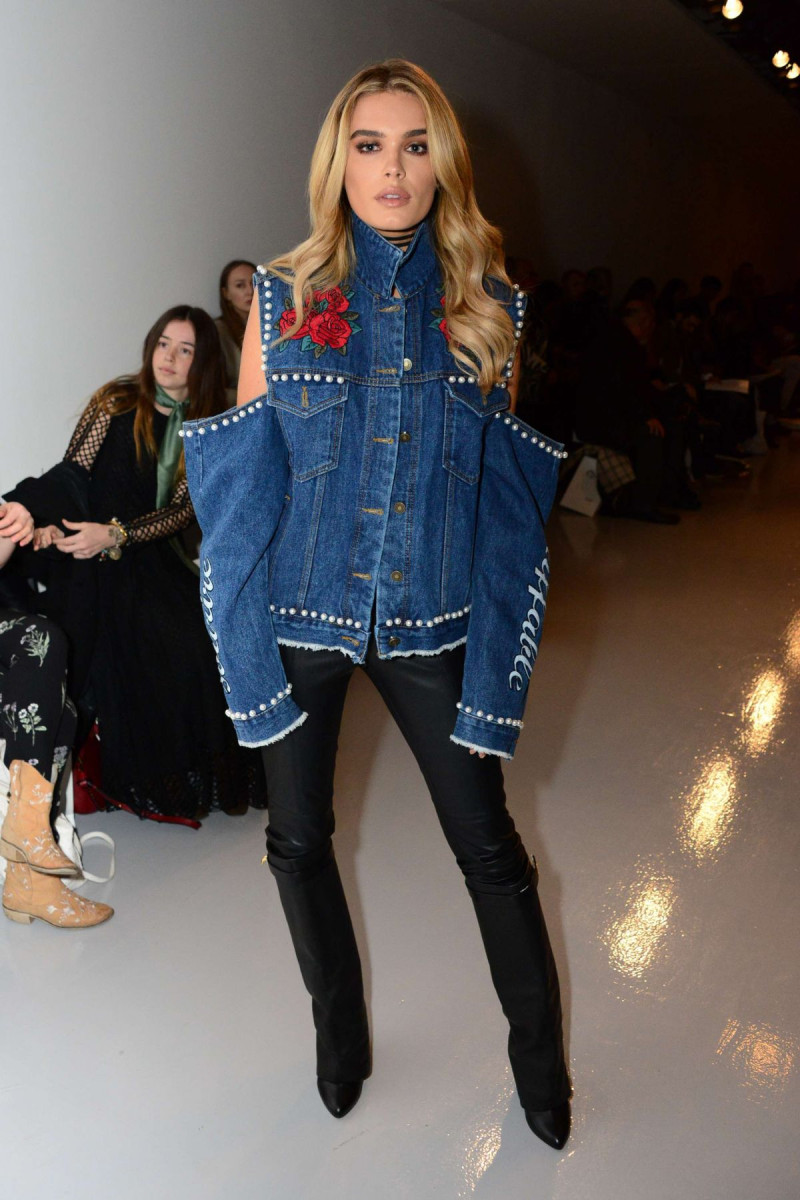 Chloe Lloyd: pic #952245