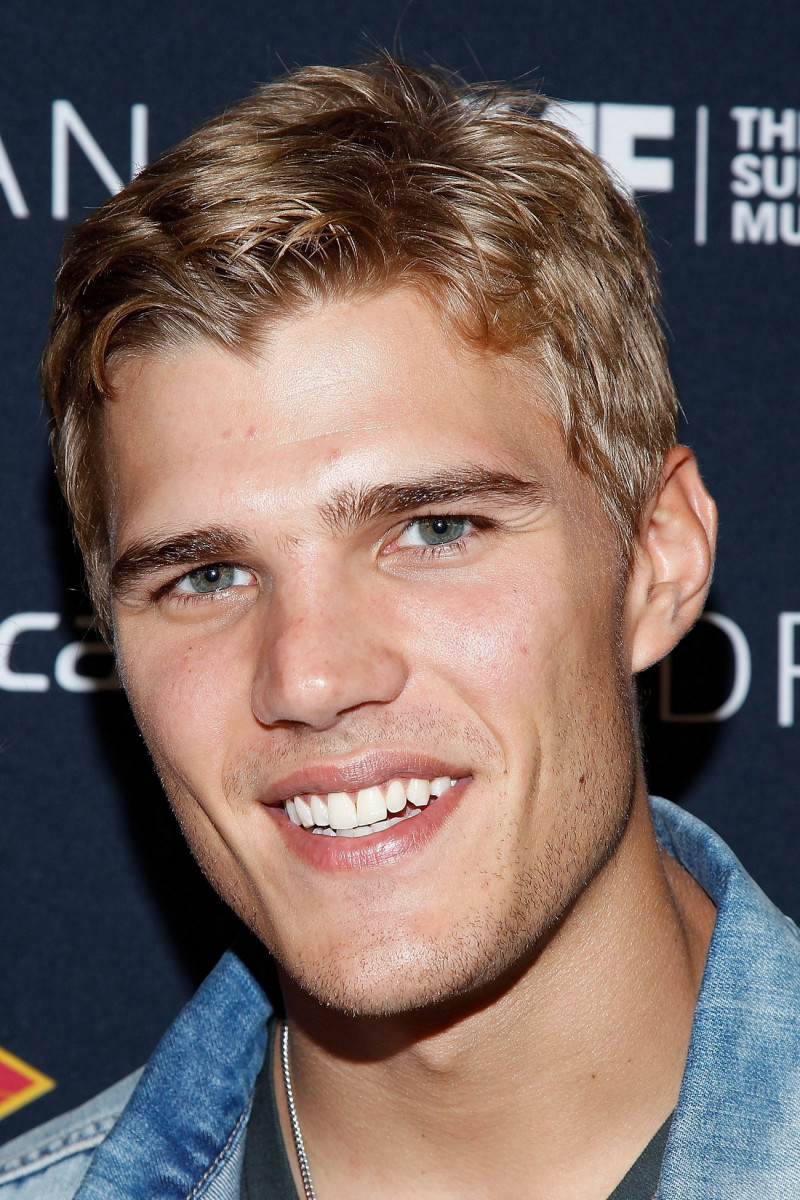 Chris Zylka: pic #493003