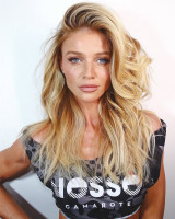 Cintia Dicker photo #