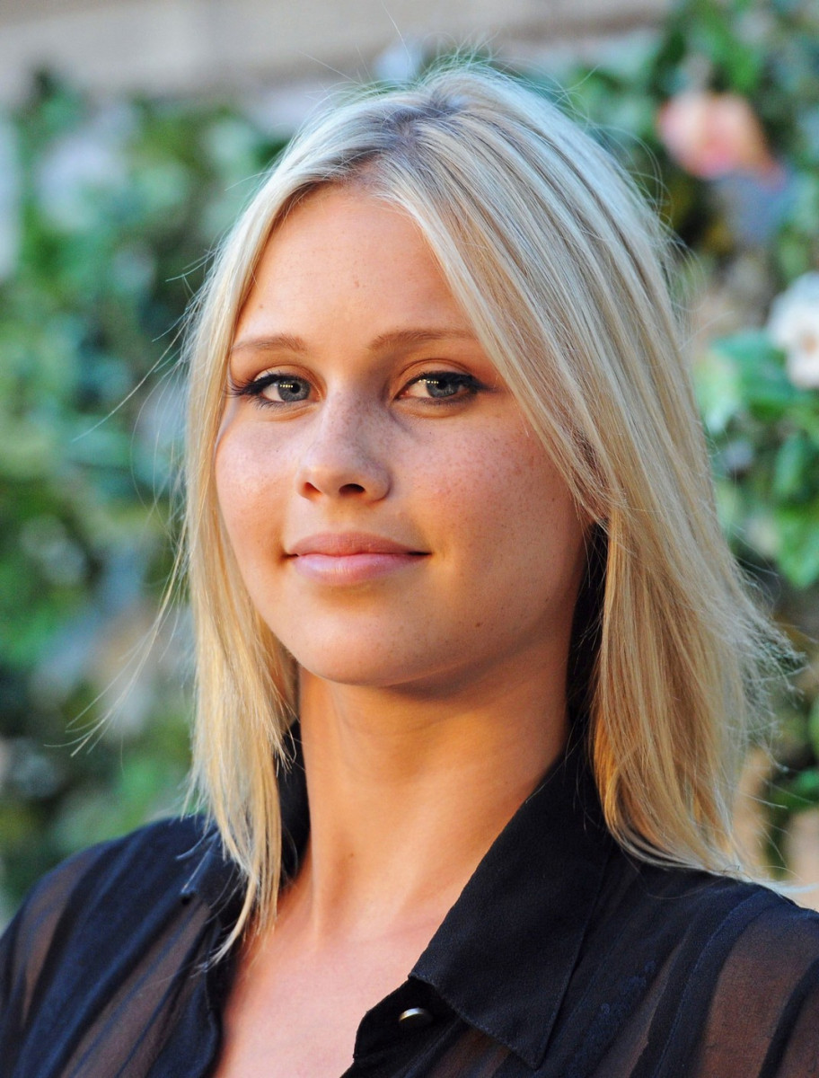 Claire Holt: pic #556234