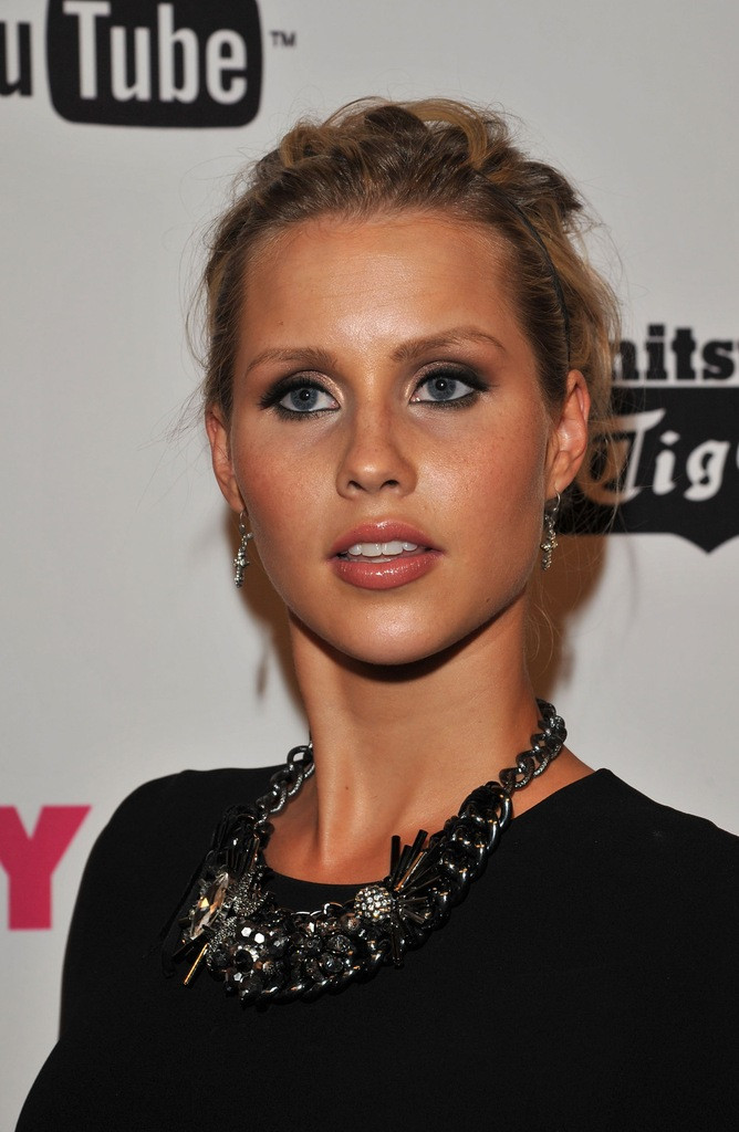 Claire Holt: pic #558571