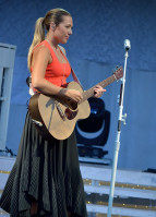 Colbie Caillat pic #929214