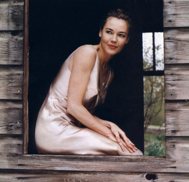 Connie Nielsen: pic #37332