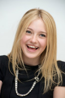 Dakota Fanning photo #