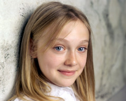 Dakota Fanning photo #