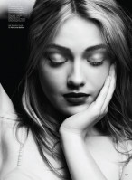 Dakota Fanning photo #