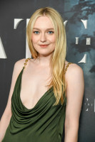 Dakota Fanning photo #