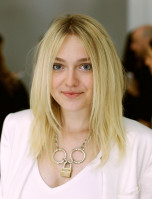 Dakota Fanning photo #