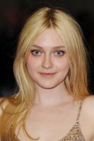 Dakota Fanning photo #