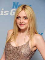 Dakota Fanning photo #