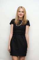 Dakota Fanning photo #