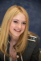 Dakota Fanning photo #