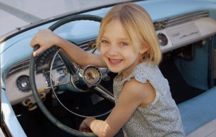 Dakota Fanning photo #