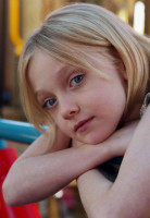 Dakota Fanning photo #