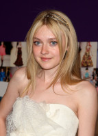 Dakota Fanning photo #