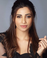 Daisy Shah photo #